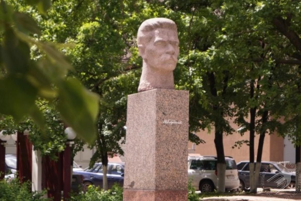 M.Gorky Monument